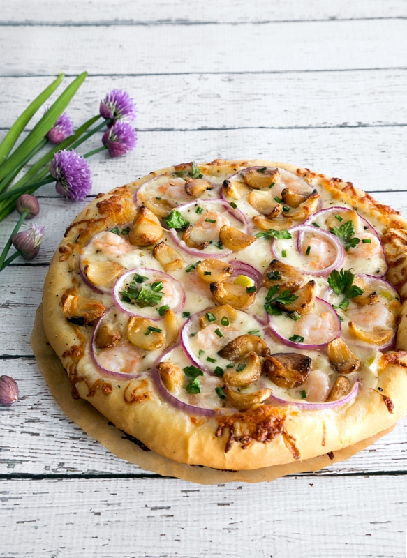 Stinking Rose Pizza with garlic and shrimp.